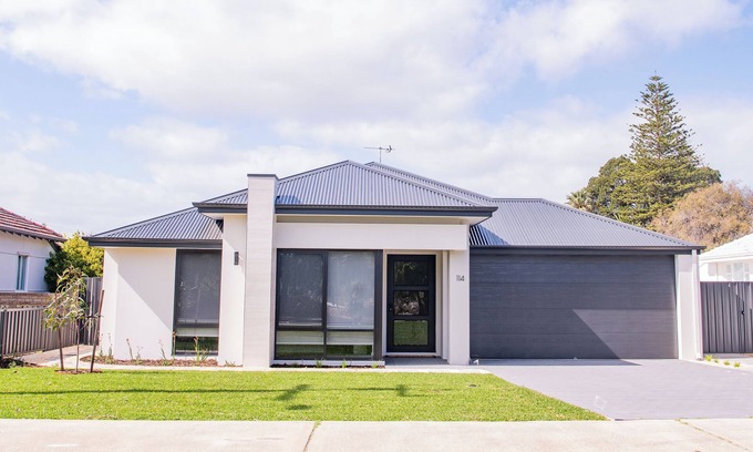 Busselton Casa | Sunset Shores | 4BR Pool Retreat in Busselton
