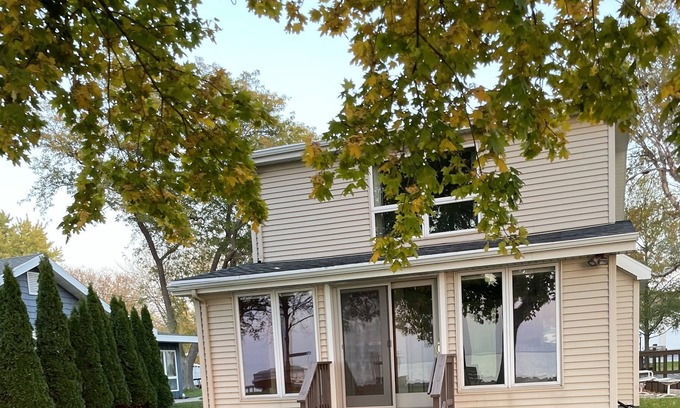 Fond du Lac Casa | Sunset Solitude on Lake Winnebago
