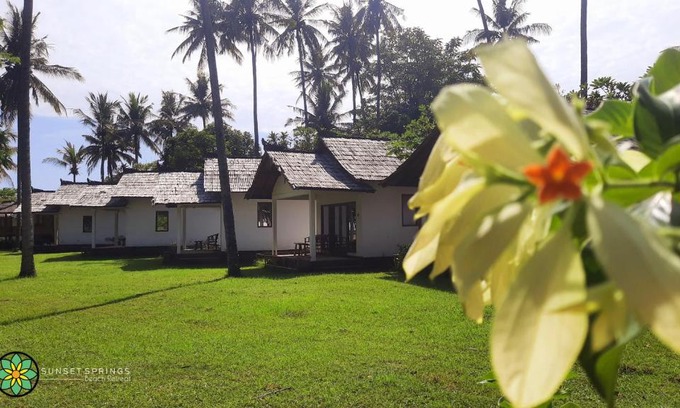 Gondang Complejo | Sunset Springs Beach Retreat