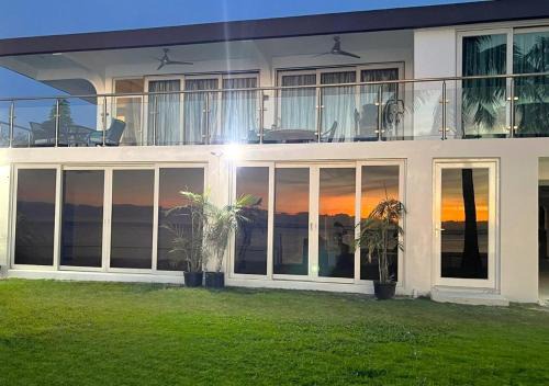 San Antonio Apartamento | Sunset Suite - Beach Front Estates