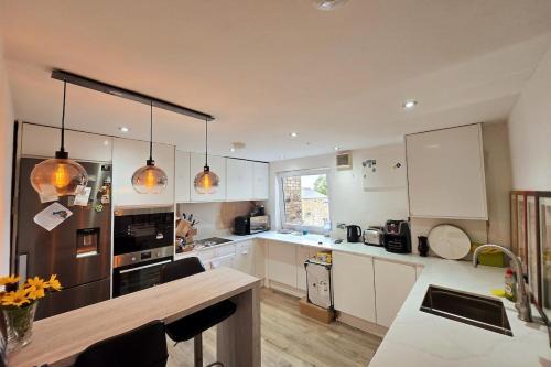 West Norwood Apartamento | Sunset View 2BR Apartment - Beautiful London View & Free Parking