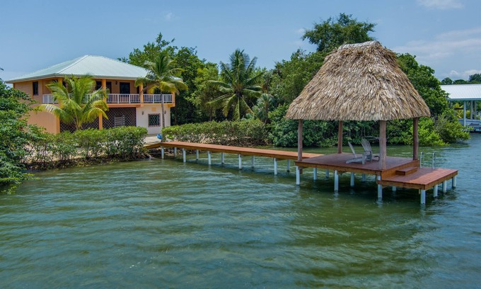 Plantation Villa | Sunset View-3BR Villa-Kayaks-Sleeps 9-Placencia