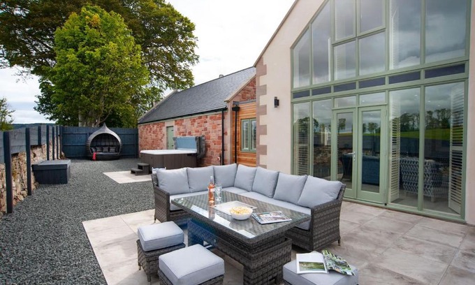Old Bewick Casa | Sunset View, Hot Tub Haven for max 8 people