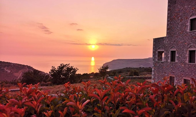 Neon Oitylo Casa | Sunset View Stone House, Areopoli Mani