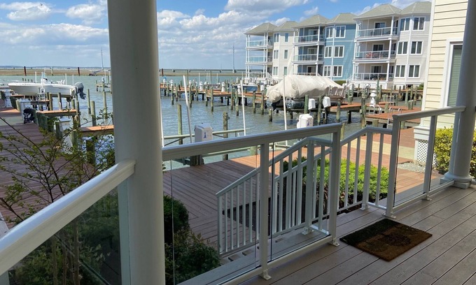 Chincoteague Condominio | Sunset Views on the Chincoteague Bay
