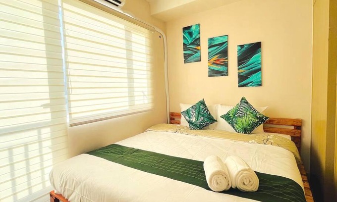 Ususan Apartamento | Sunset View w/King BednWI-FI at Grace Res, Taguig
