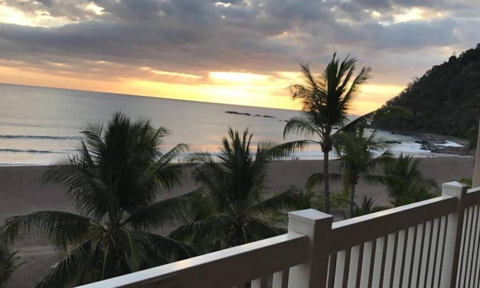 Barrio Los Faroles Condominio | Impresionantes vistas desde el increíble condominio frente al mar al lado de Crocs!