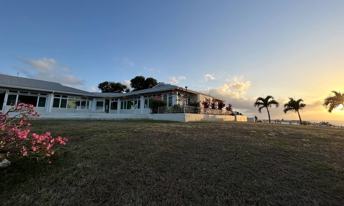 Estate Orange Grove West Villa | Sunset Villa, near beach, perfect for catered weddings & events