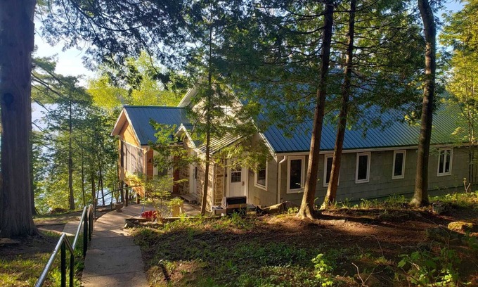 Rideau Lakes Cabaña | Hermosa cabaña frente al mar en el corazón del gran lago Rideau