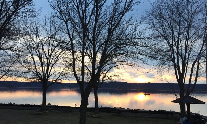 Stoddard Casa | Sunset Waters: Serene Retreat on the Mississippi River Shoreline Fisher Friendly