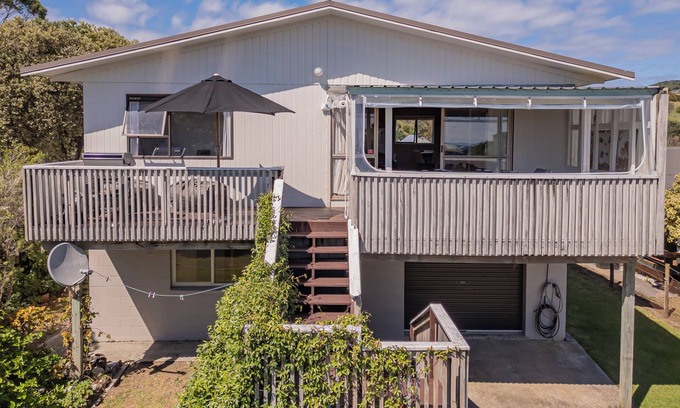 Whangapoua Casa | Sunsets and Surf - Whangapoua Holiday Home