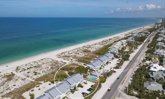 Boca Grande Condominio | Sunsets at Sundown Colony ~ beachfront 2/2.5 condo with community pool