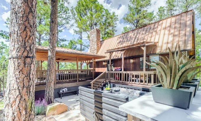 Ruidoso Chalet De Esquí | Sunsets & Lattes: Hot Tub/Decks/Views/Mtn Luxury