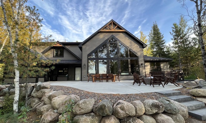 Embarrass Casa | SUNSETS OVER GIANTS RIDGE - LUXURY HOME 5 MINS FROM SKI & GOLF!