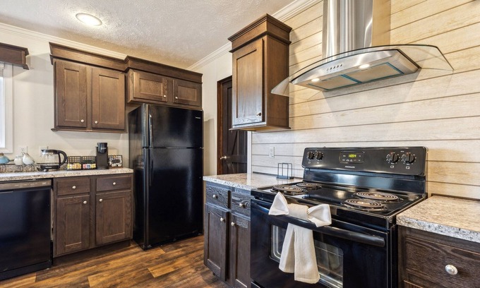 Port Clinton Casa | Sunsets & Serenity: Port Clinton Waterfront Stay 3 Bedroom Home
