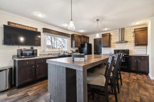 Port Clinton Casa | Sunsets & Serenity- Port Clinton Waterfront Stay home