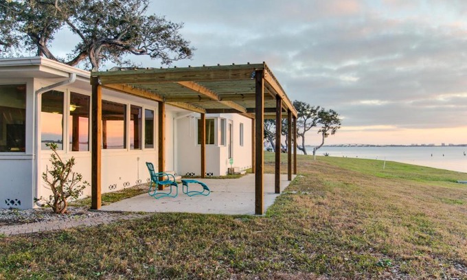 Indian Beach Sapphire Shores Casa | Sunsetter on Sapphire Shores