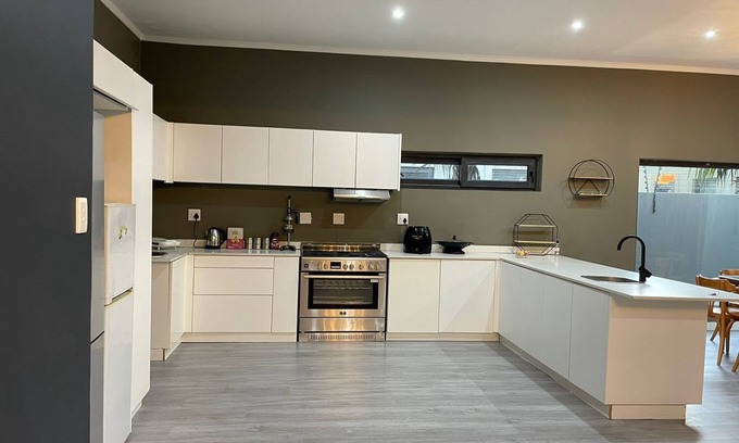 Milnerton Casa | sunsetvistavilla