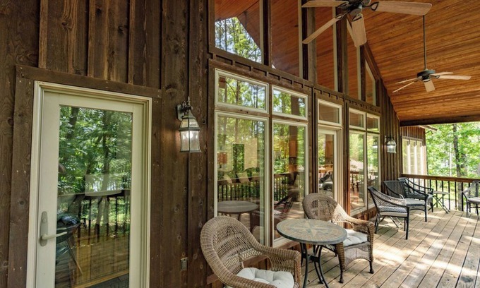 Drasco Casa | Sunshine Chalet- A Beautiful Lakefront!