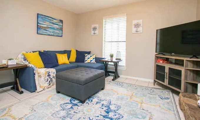 Ferry Pass Casa | Sunshine Chic at Shoal Creek in North Pensacola