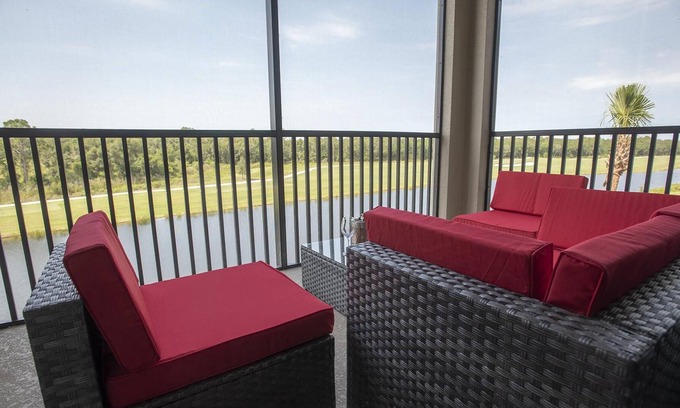 Lakewood Ranch Condominio | Sunshine Golf is a brand new 2nd Floor 2/bed, 2/bath with golf & lake view