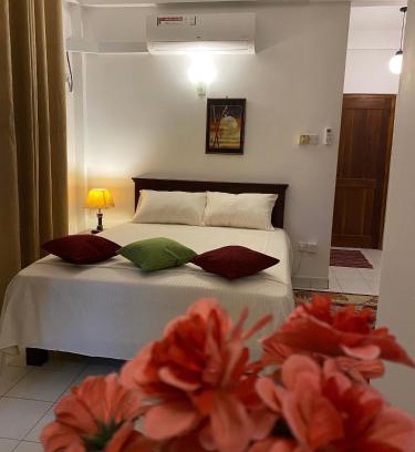 Hendala Cama Y Desayuno | Sunshine Holiday Home at Wattala