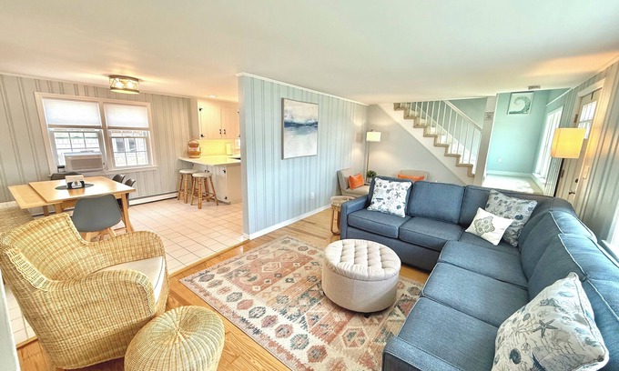 Salisbury Casa | Sunshine House steps from Beach!