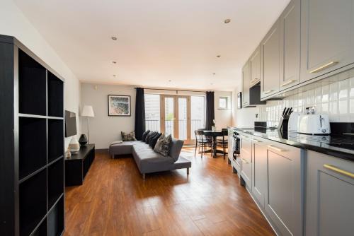 St. Mary's Park Apartamento | Sunshine In My Mood - 2 Bedroom Flat in Battersea