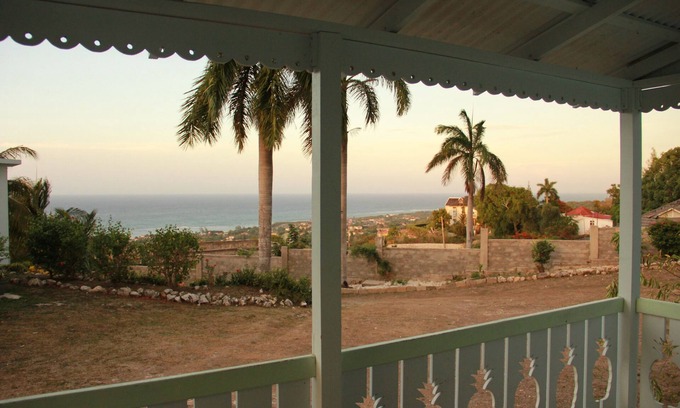 Greenwood Casa | Sunshine Lodge- Your Home Away From Home
