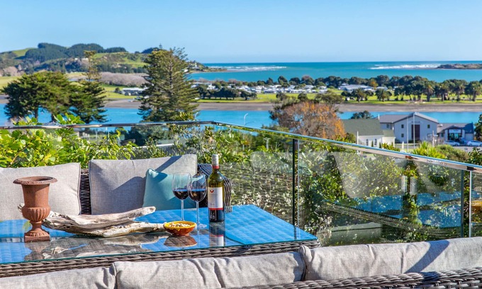Raglan Cabaña | Sunshine Lookout - Raglan Holiday Home