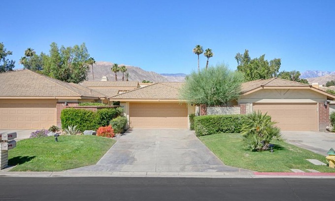 Palm Desert Apartamento | Sunshine On My Shoulders Permit #STR2025-0271