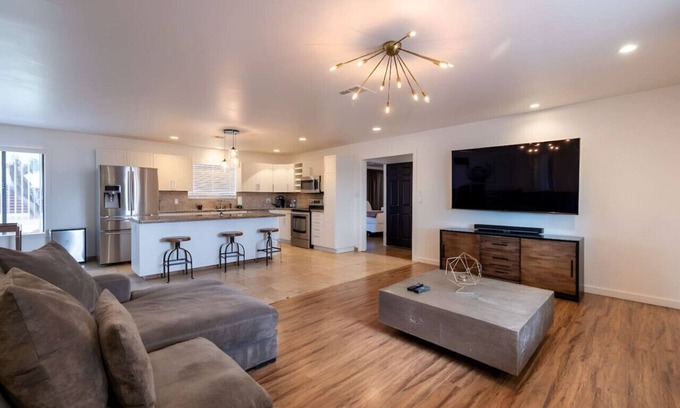 Scottsdale Highlands Casa | Sunshine on Sells | Pool & BBQ Grill