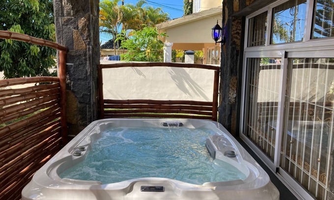 Centre de Flacq Casa | Sunshine Residence -4 Bed HolidayHome with Jacuzzi