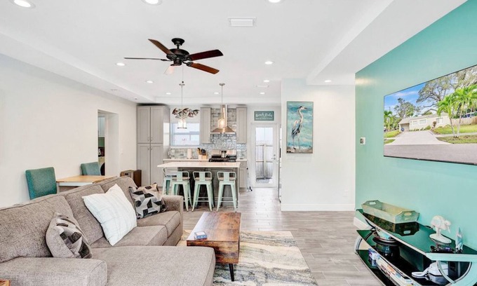 River Oaks Casa | Sunshine Retreat FTL- 3 Bedroom vacation home in downtown Ft. Lauderdale