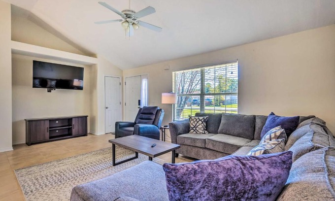 Navarre Casa | Sunshine State Escape 3 Mi to Navarre Beach!