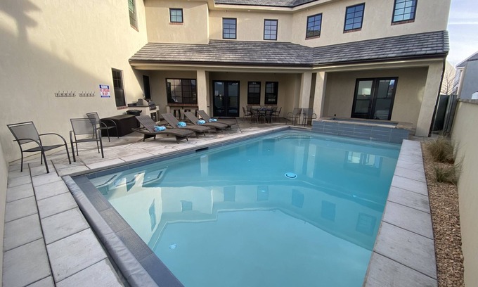 Hurricane Casa | SUNSHINE VILLA..SLEEPS 30, 8 BR, 8 BA, NEW 2023. Pool/Spa, Super nice and Roomy.
