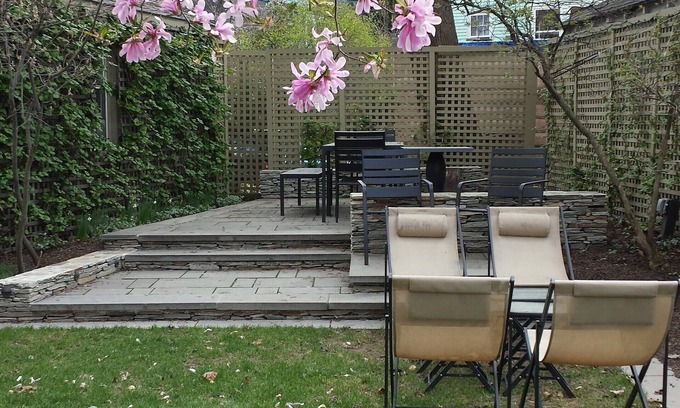 West Cambridge Apartamento | Sunsplashed Serenity - Walk to Harvard & Fresh Pond from a Huron Village Oasis
