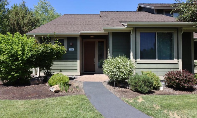 Redmond Casa | Sunstone Townhome 2/2 at Eagle Crest