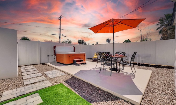 West Second Street Historic District Casa | Super 2 Bed with Private Hot Tub! Downtown Mesa.
