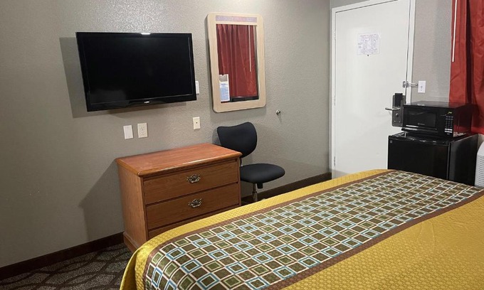 Memphis Hotel | Super 7 Inn