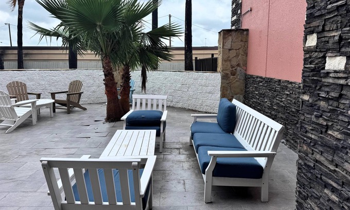 Central City Hotel | Super 8 by Wyndham Corpus Christi Airport