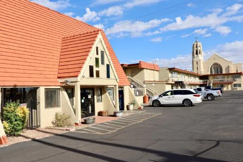 Huning Highland Historic District Hotel | Super 8 by Wyndham Albuquerque Downtown