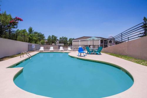 Augusta Hotel | Super 8 by Wyndham Augusta