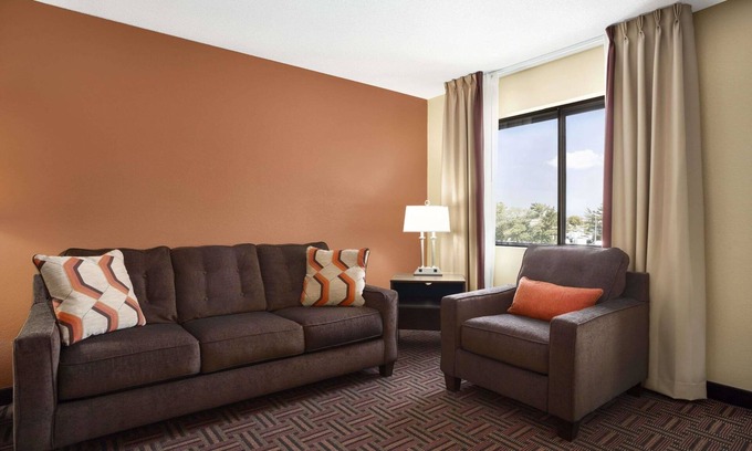 Carbondale Hotel | Super 8 by Wyndham Carbondale