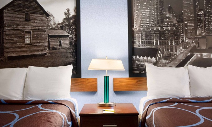 Charlotte Hotel | Super 8 by Wyndham Charlotte University