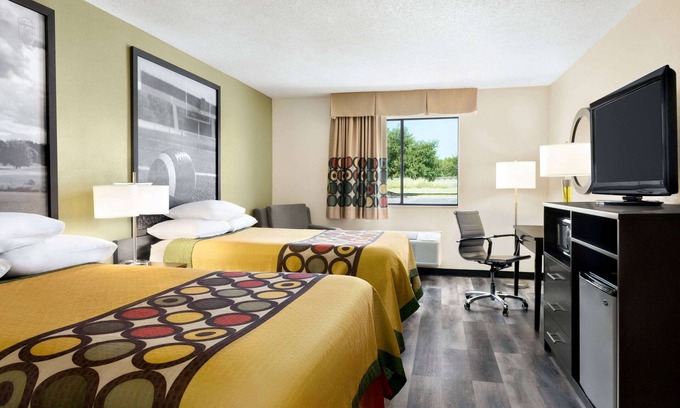 Clinton Hotel | Super 8 by Wyndham Clinton
