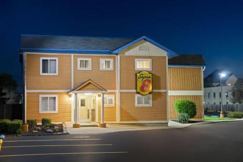 Columbus Hotel | Super 8 by Wyndham Columbus