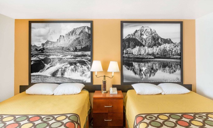Diamondville Hotel | Super 8 by Wyndham Diamondville Kemmerer