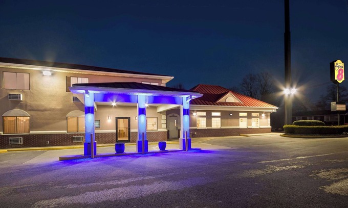 Elizabethtown Hotel | Super 8 by Wyndham Elizabethtown