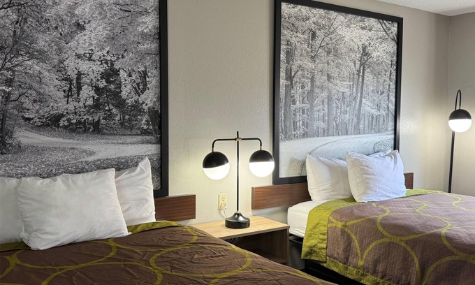 Evansville Hotel | Super 8 by Wyndham Evansville East